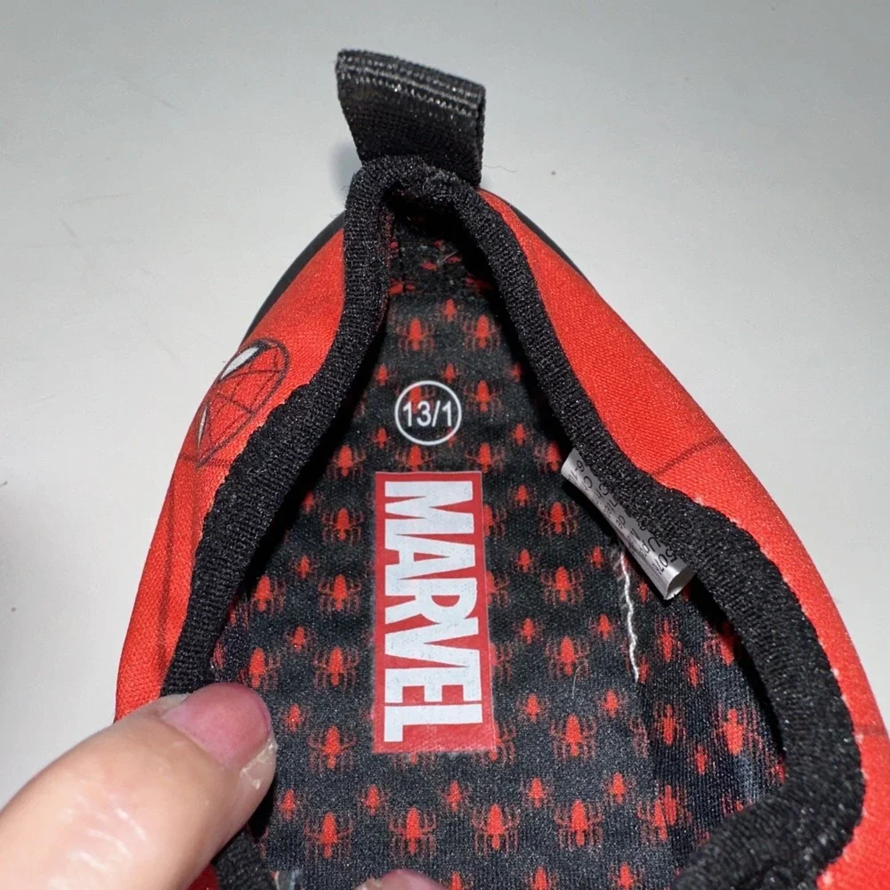 Marvel Spider-Man Kids Size 13 Water Shoes Aqua Socks Slip-On Red Black Web